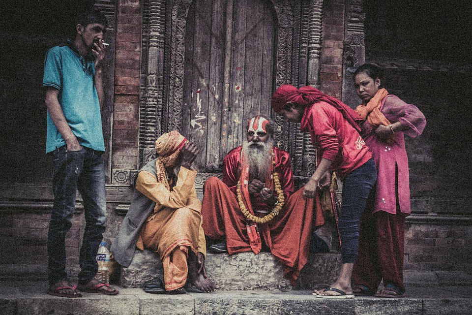 The Baba who poured tea in the Mahakumbh, drinks so many liters of tea every day for the last 12 years… You will be surprised to hear this.