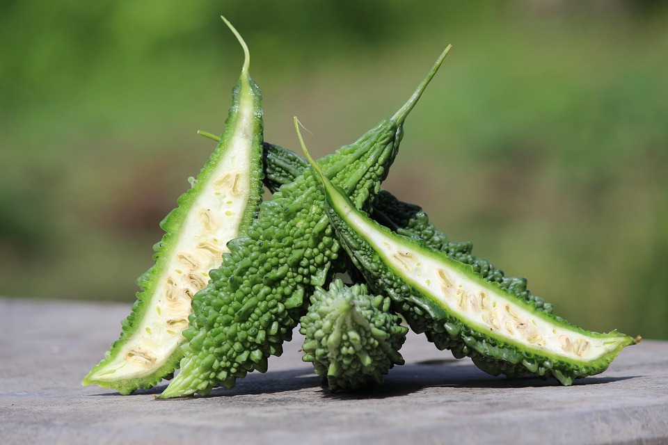 Bitter Gourd Health Benefits (Karela Khane Ke Fayde) | Nutritional Value | Sehthanama- 99% of the daily requirement received from bitter gourd, Vitamin C: Racem