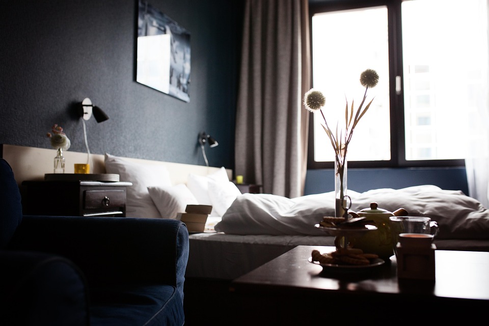Are you doing at hotels? Don’t forget to throw the water bottle under the bed! It is of great work these trick